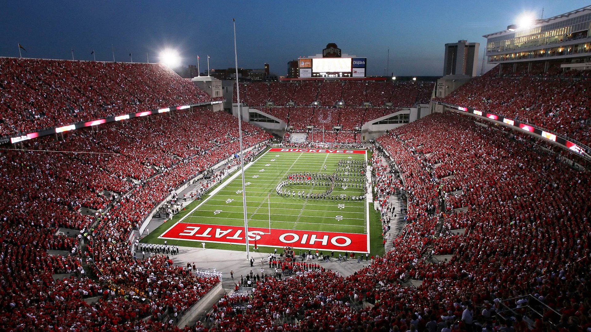 广场舞成为文化创意产业的重要组成部分，广场舞对文化的传承作用